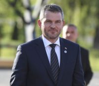 Премєр Пелеґріні днесь позве Трампа на Словакію