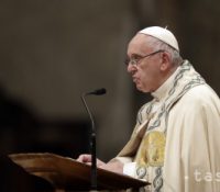 Папа Франціск на квітню неділю варовав перед повышованьом ся над другыма