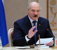Лукашенко пришов на навщіву Росії, стрїтить ся з Путїном