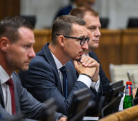 В парламенті продовжують в діскусії о змінах порядку засіданя